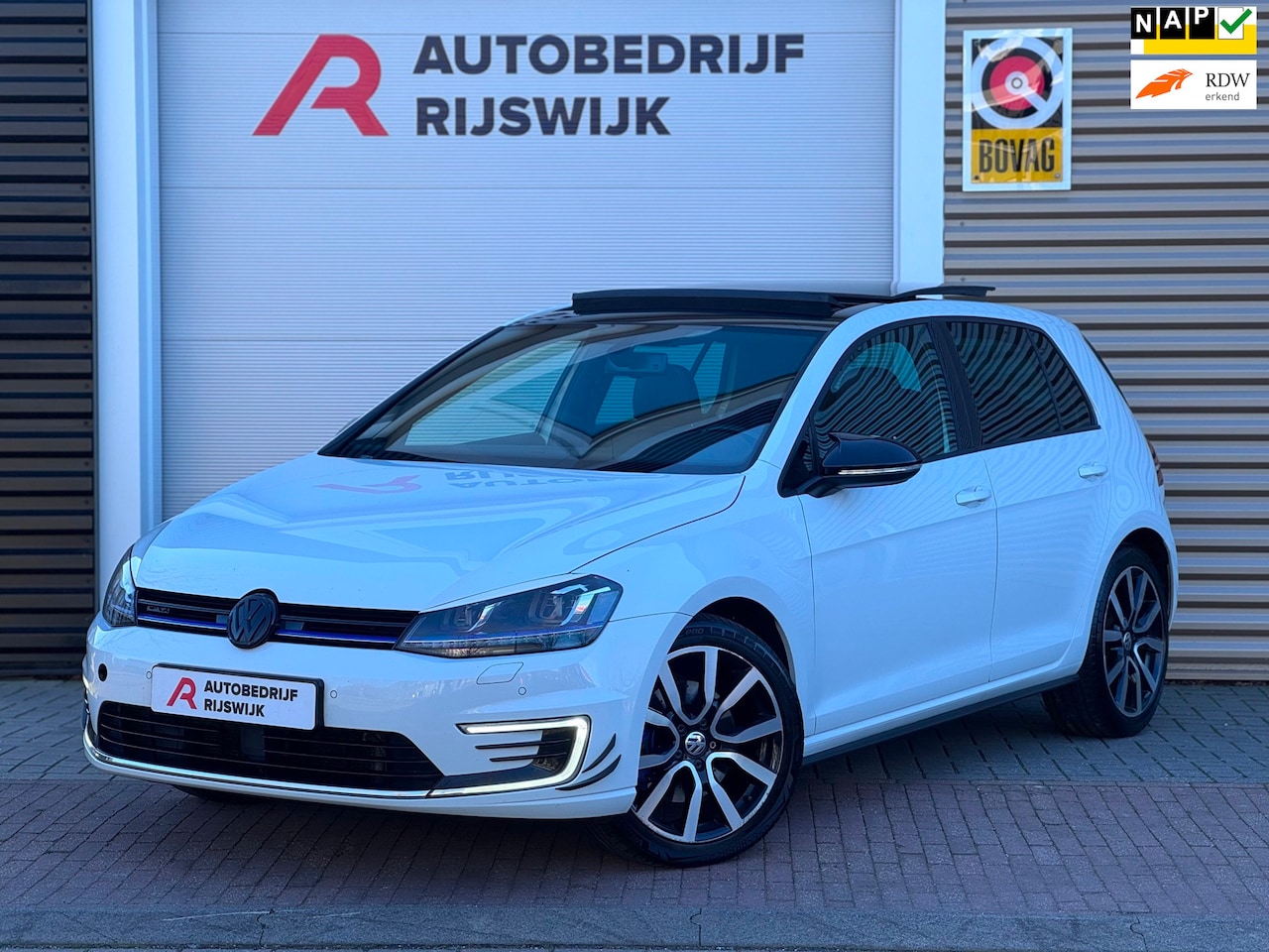 Volkswagen Golf - 1.4 TSI GTE Pano/Leer/Camera - AutoWereld.nl