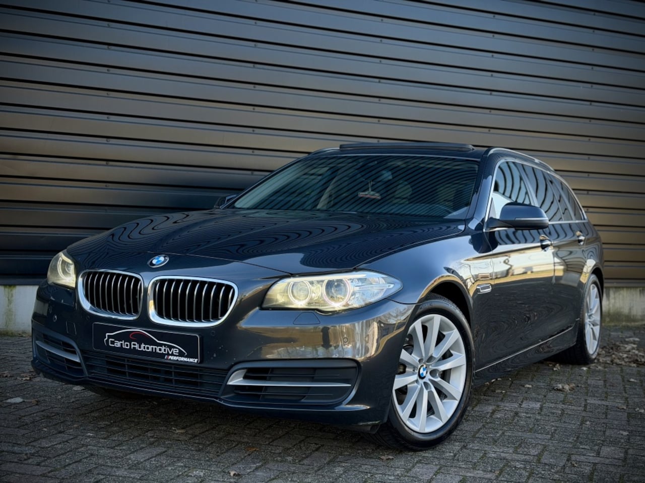 BMW 5-serie Touring - 518d Luxury Ed PANO|HEADUP|VIRTUAL|CAMERA - AutoWereld.nl