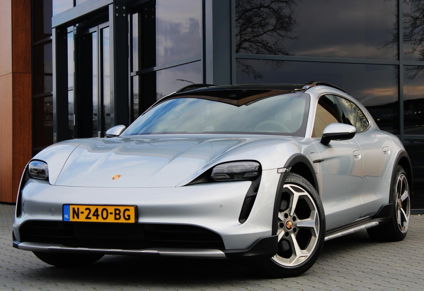 Porsche Taycan Cross Turismo - 4S 93kWh | Achterasbesturing | 151K nieuwprijs | SOH 92% - AutoWereld.nl