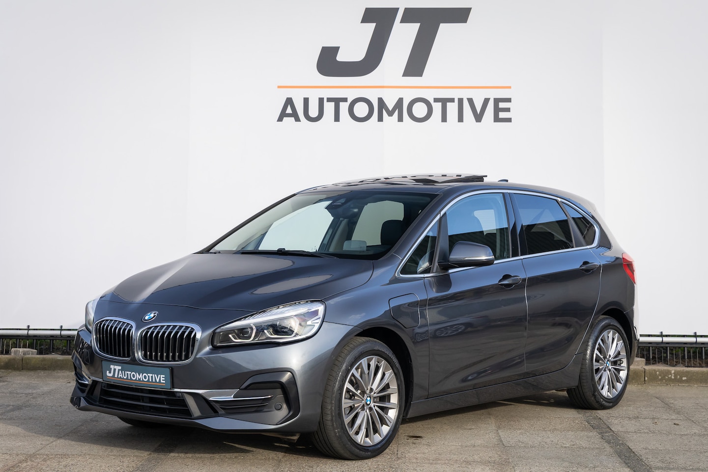 BMW 2-serie Active Tourer - 225xe Hyb iPerformance Pano | Camera | Memory stoelen - AutoWereld.nl