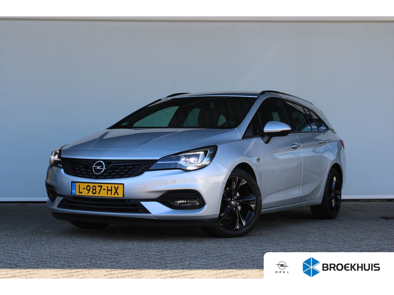 Opel Astra Sports Tourer - 1.4 Ultimate | Alcantara bekleding | Trekhaak | Camera | Comfortstoelen | Dodehoek detecti - AutoWereld.nl