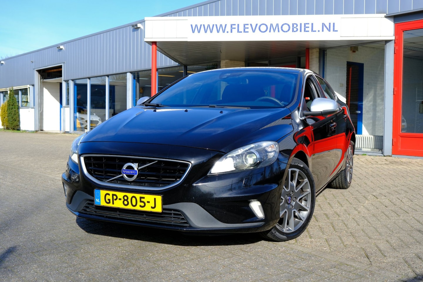 Volvo V40 - 2.0 D2 R-Design Business Navi|1e Eig!|Xenon|Clima|Stoelverw|Cruise - AutoWereld.nl
