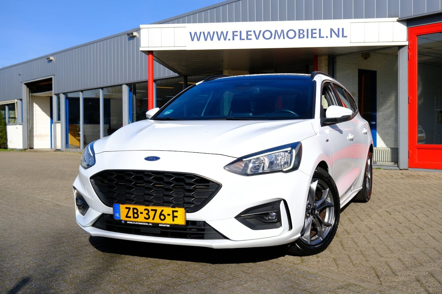 Ford Focus Wagon - 1.5 EcoBoost 150PK ST Line Aut. Pano|Navi|Adapt.Cruise|Airco|Trekhaak - AutoWereld.nl