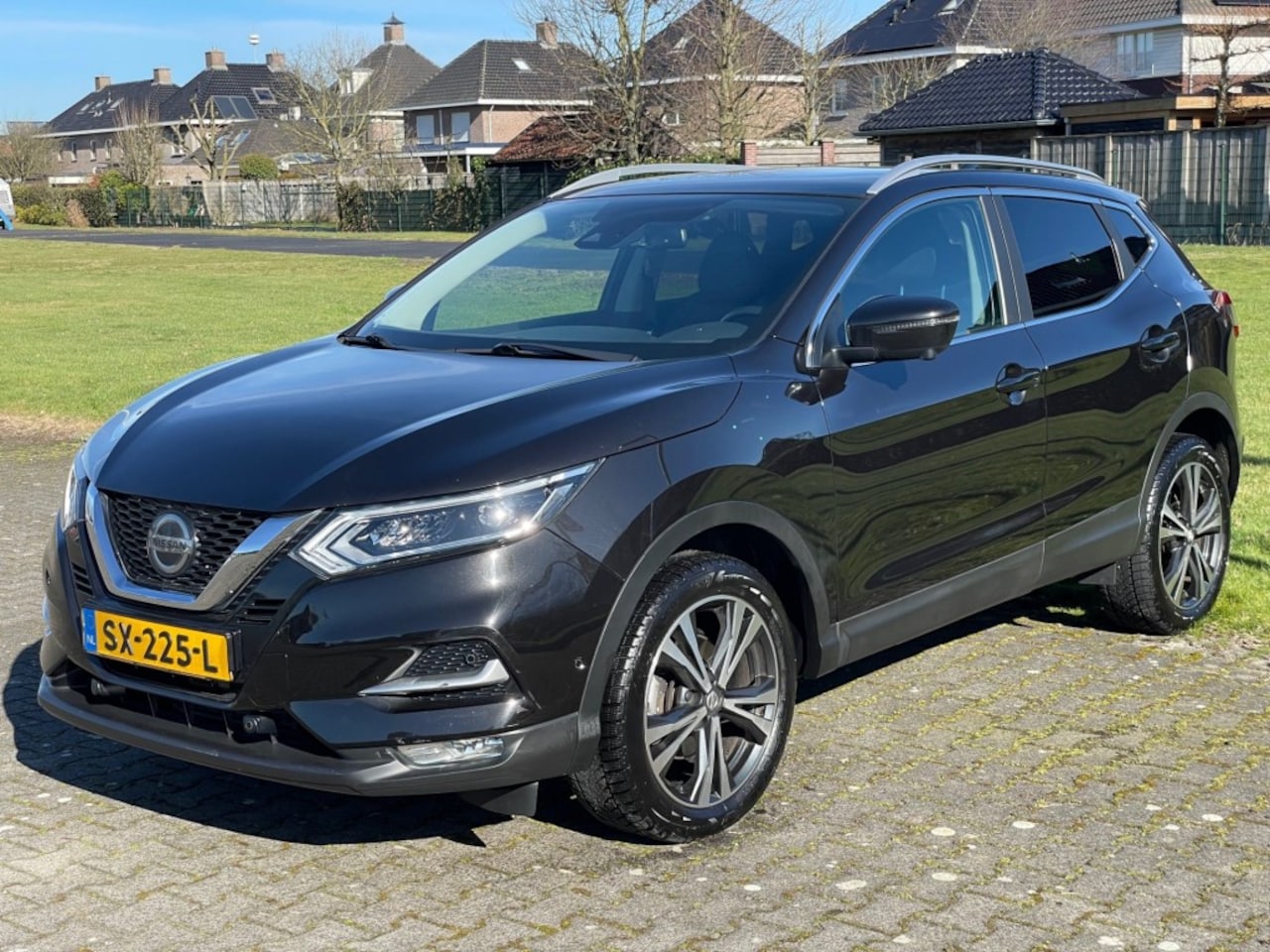 Nissan Qashqai - Tekna +Automaat/Navi/ECC/Trekhaak/Cruise/Panorama/LM/Leer/camera/PDC - AutoWereld.nl