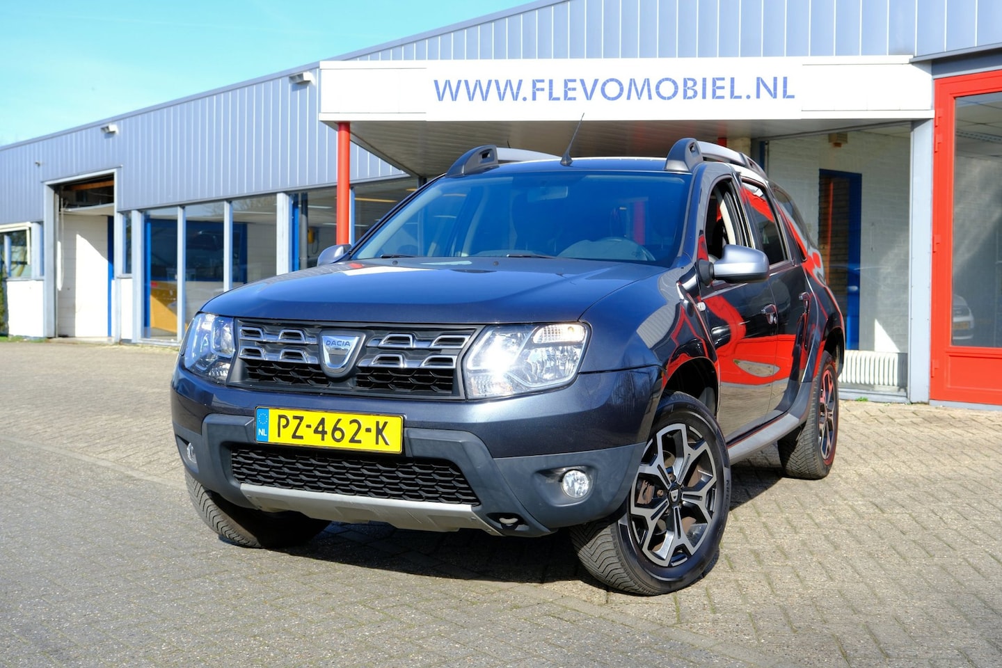 Dacia Duster - 1.2 TCe 4x2 Lauréate Navi|Airco|LMV|PDC|Trekhaak - AutoWereld.nl