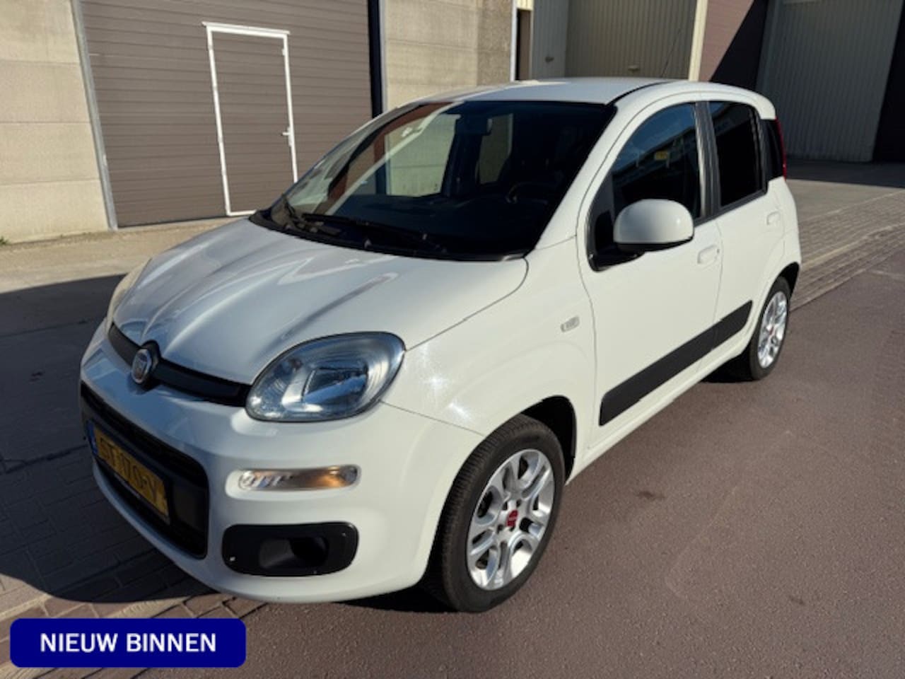 Fiat Panda - 0.9 TwinAir Lounge Automaat 1e eig 2018 NAP Hele leuke auto met een airco, cruise control, - AutoWereld.nl