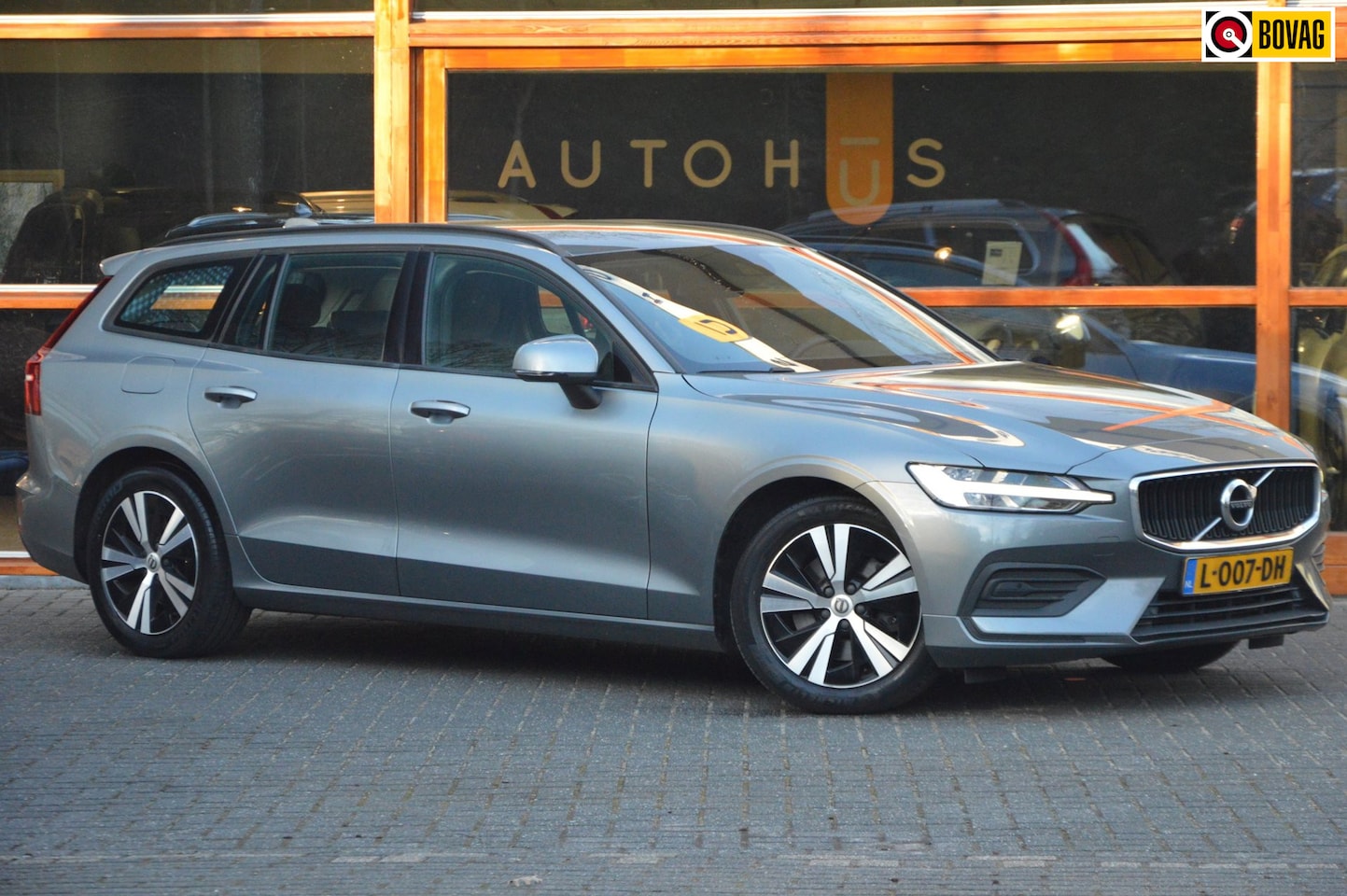 Volvo V60 - B3 | Leer | Camera | Rondom Parkeersensoren | Cruise Control | - AutoWereld.nl