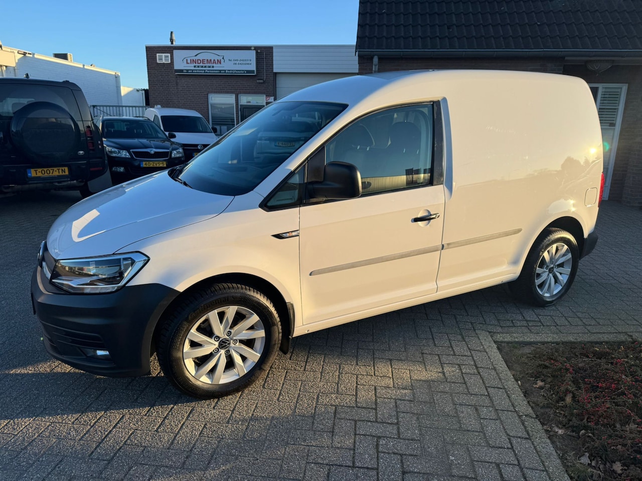 Volkswagen Caddy - 2.0 TDI L1H1 BMT Trendline Schuifdeur Airco Ramen - AutoWereld.nl