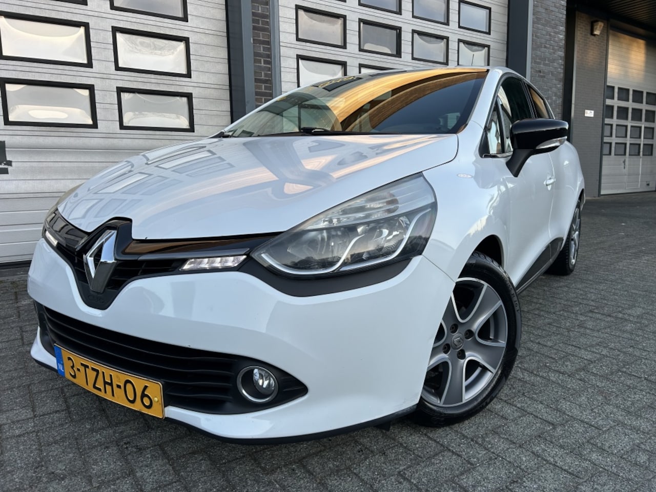 Renault Clio - 0.9 TCe Night&D Navi*PDC*Airco Rijdt Top! NAP - AutoWereld.nl