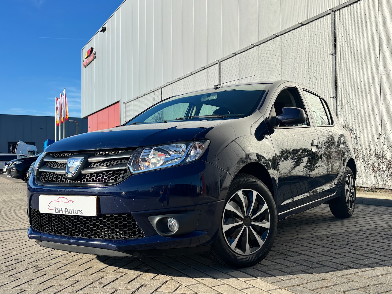 Dacia Sandero - 0.9 TCe Laureate APK 03-27 | Trekhaak | Airco - AutoWereld.nl
