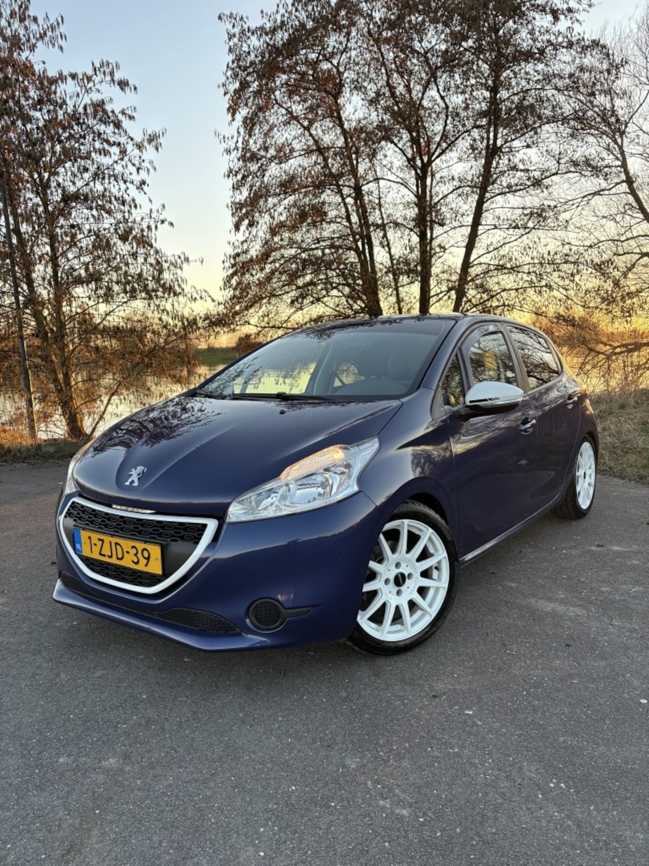 Peugeot 208 - 1.0 PureTech LIKE CarPlay Airco Cruise Control - AutoWereld.nl