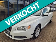 Volvo V70 - 2.5FT Momentum Automaat H.LEER / XENON / TREKHAAK