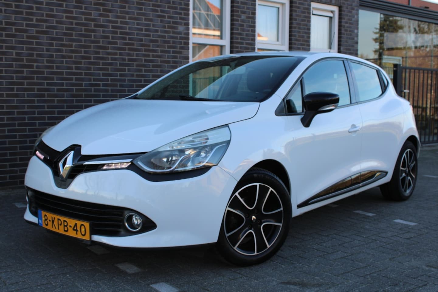 Renault Clio - 1.5 dCi 5drs-airco-navi-lmv-trekh - AutoWereld.nl
