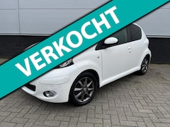 Toyota Aygo - 1.0-12V 5drs Dynamic Navi - airco - isofix - privacy glass - aux - goed onderhouden - NAP