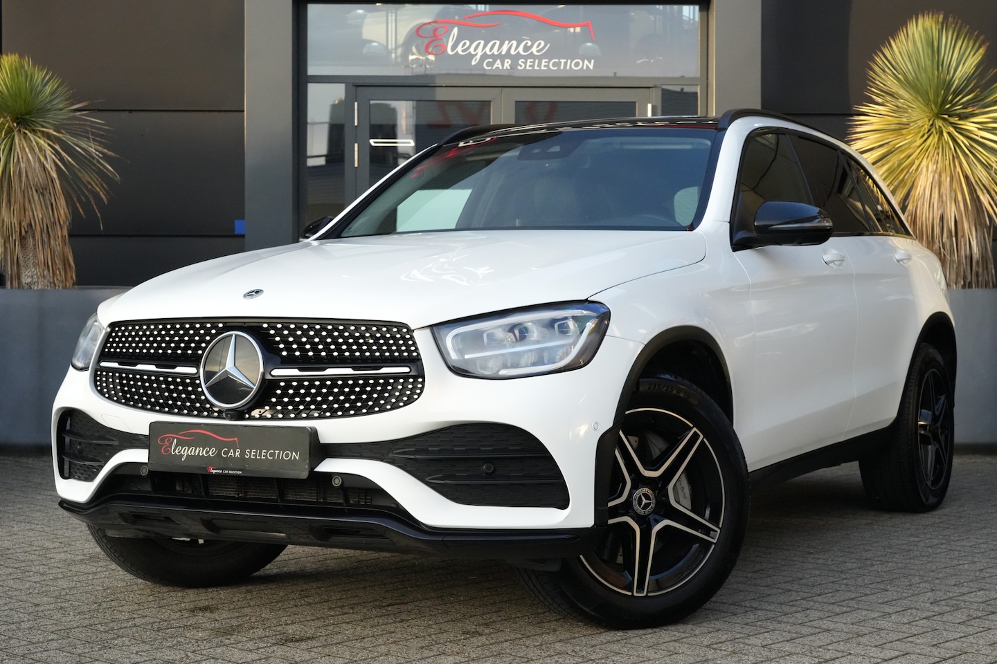 Mercedes-Benz GLC-klasse - 300e 4MATIC Premium Plus 313pk Panoramadak/Stoelverwarming/360Camera - AutoWereld.nl