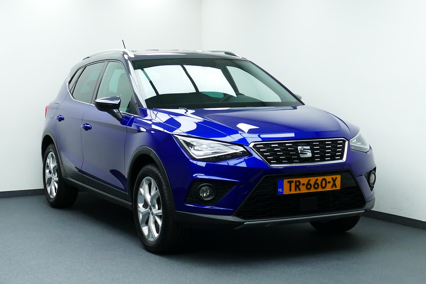 SEAT Arona - 1.0 TSI Xcellence Business Intense. Bi-Tone. Navi, Camera, Clima, Haak 1100kg - AutoWereld.nl