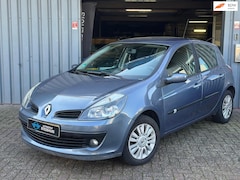 Renault Clio - 1.6-16V Privilège