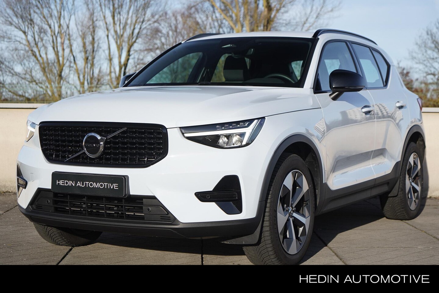Volvo XC40 - 2.0 B4 Plus Dark | Trekhaak | Verwarmbare voorruit | 360 Camera | 19 inch | Google | - AutoWereld.nl