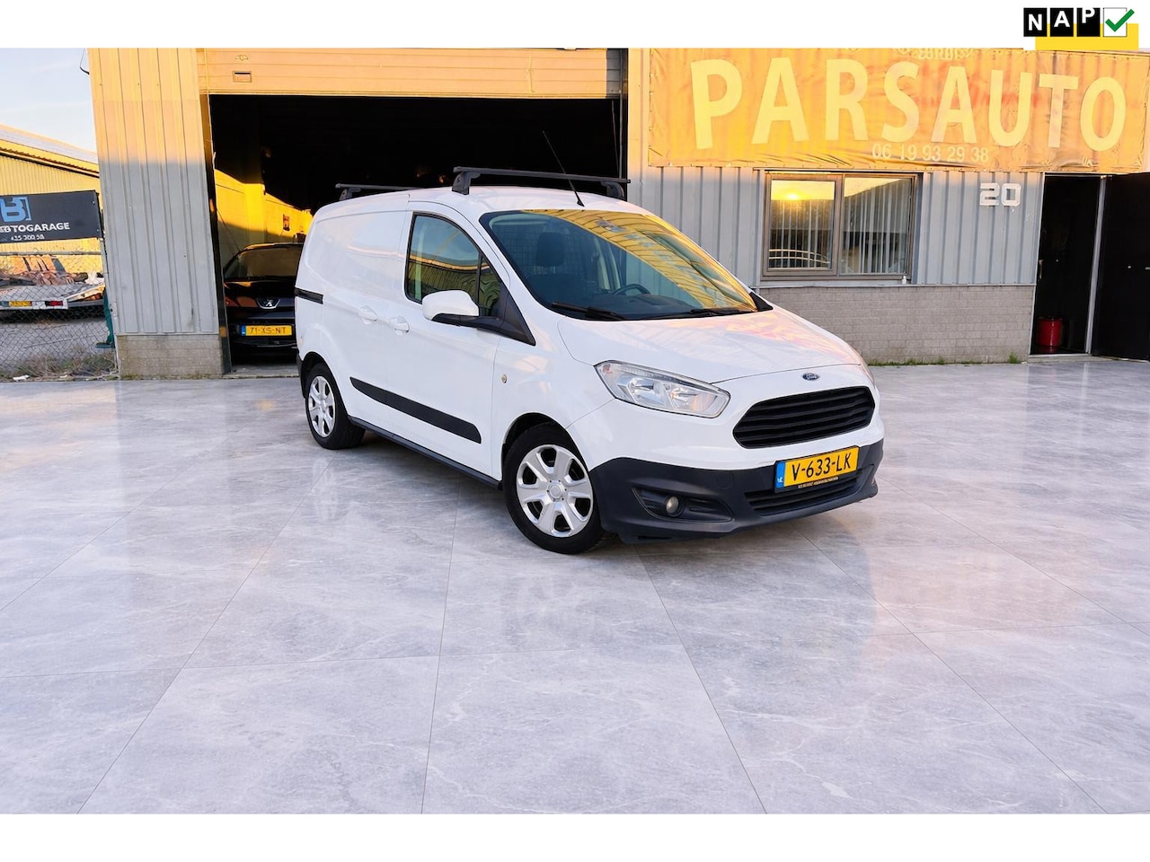 Ford Transit Courier - 1.5 TDCI Trend PDC/Cruise/Airco - AutoWereld.nl