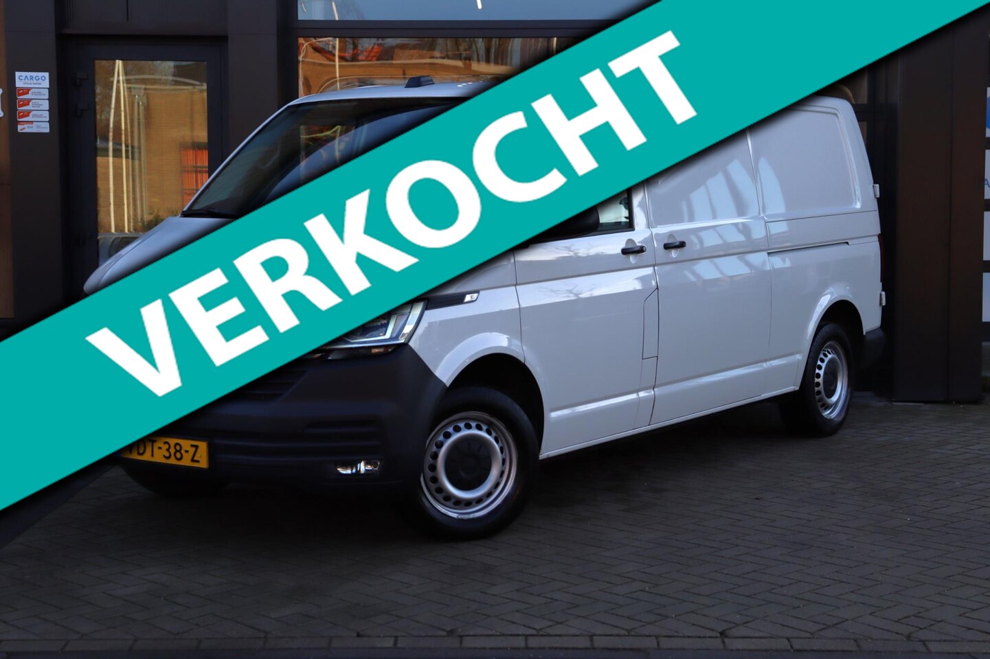 Volkswagen Transporter - 2.0 TDI L2H1 DC Comfortline | NAP | Cruise | Apple Carplay | Automaat | Navi | Camera | Le - AutoWereld.nl
