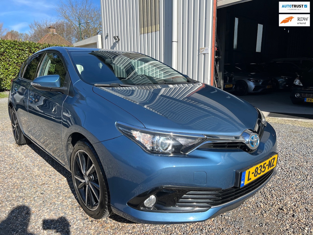 Toyota Auris - 1.8 Hybrid Black Edition NAVI.CAMERA.LED.LINE-ASSIST! - AutoWereld.nl