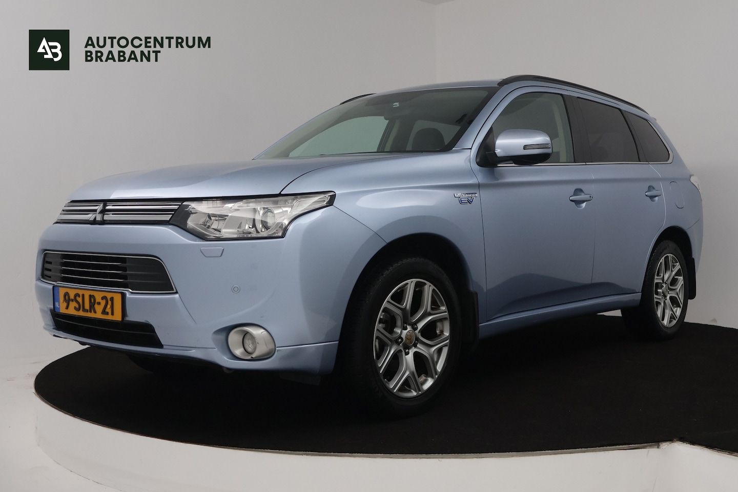 Mitsubishi Outlander - 2.0 PHEV Instyle (PANORAMADAK, TREKHAAK, STOELVERWARMING, NAVIGATIE, CRUISE CONTROL) - AutoWereld.nl