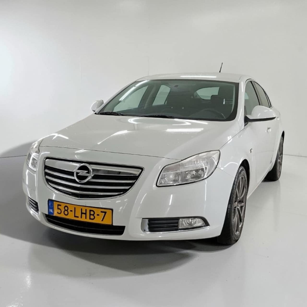 Opel Insignia - 1.6 T Sport 2e eigenaar Lees advertentie - AutoWereld.nl
