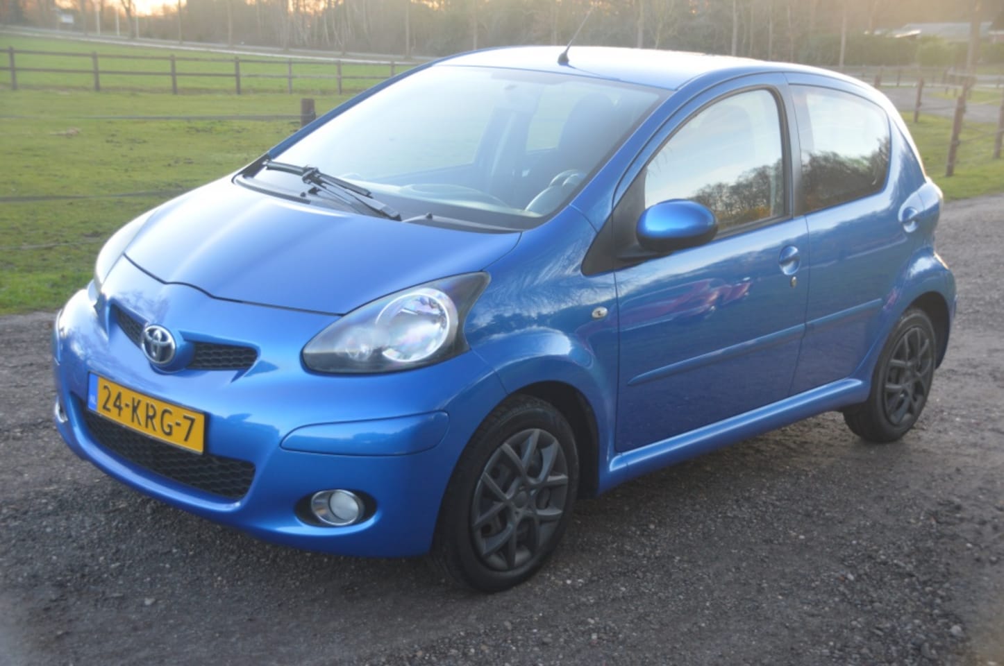 Toyota Aygo - 1.0-12V Dynamic Blue 5 deurs Airco APK Maart 2027 - AutoWereld.nl