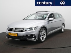 Volkswagen Passat Variant - 1.4 TSI PHEV GTE Business Panoramaschuif-kanteldak - Camera - ACC - Side Assist - Stoelver