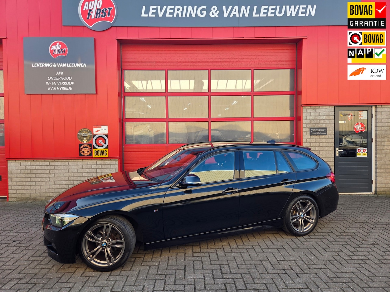 BMW 3-serie Touring - 318i M Sport Corporate Lease Automaat Navigatie/Lederen bekleding/ Parkeersensoren V+A/ Ri - AutoWereld.nl