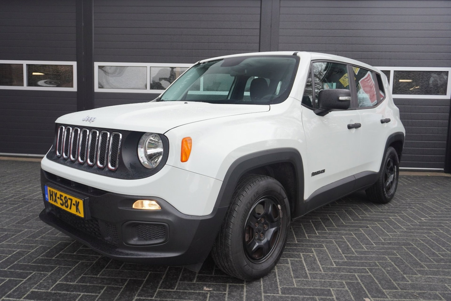 Jeep Renegade - 1.6 E-Torq Sport Airco/Trekhaak - AutoWereld.nl