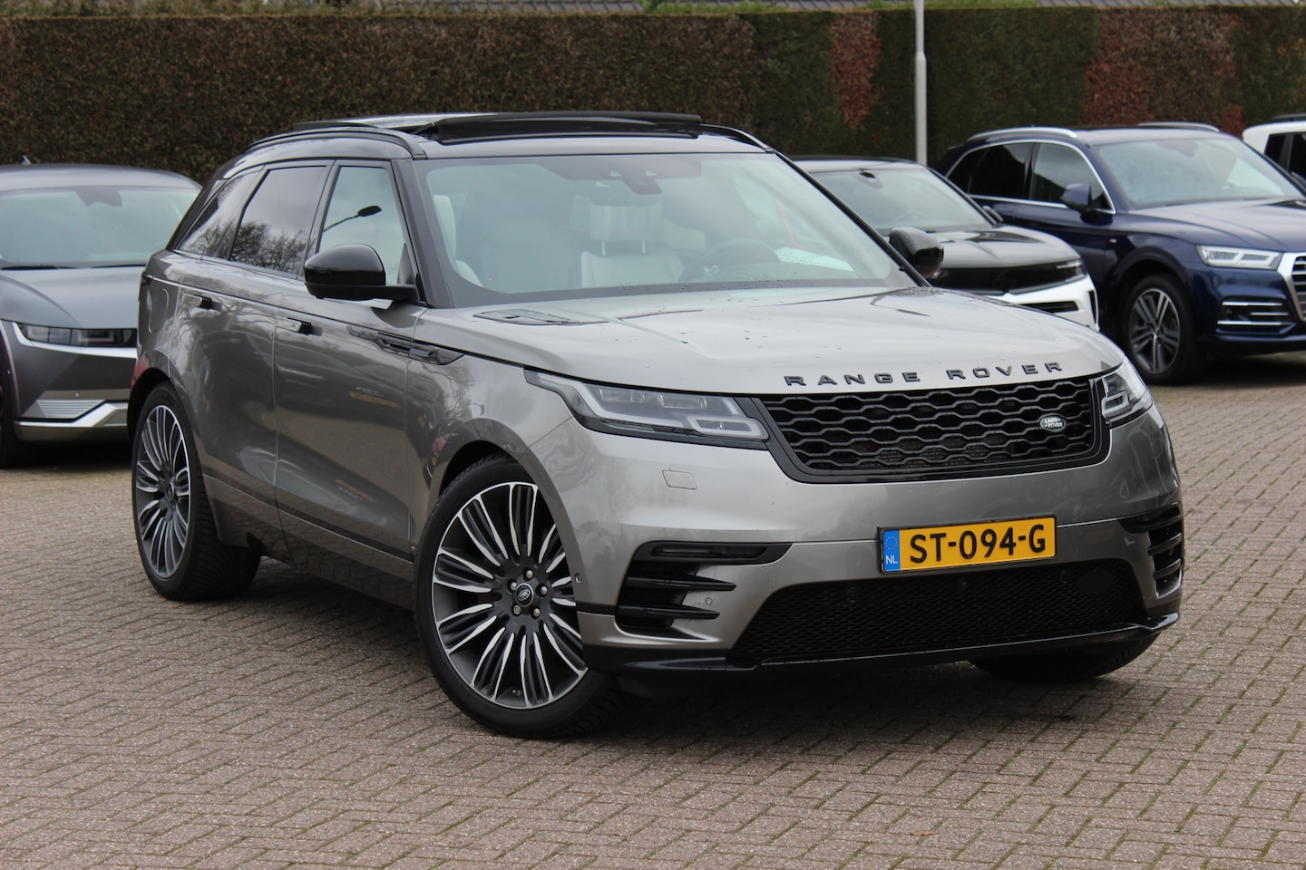 Land Rover Range Rover Velar - 2.0 I4 Turbo AWD R-Dynamic HSE / Trekhaak / Panoramadak / 360Camera / Head-up / Laser LED - AutoWereld.nl