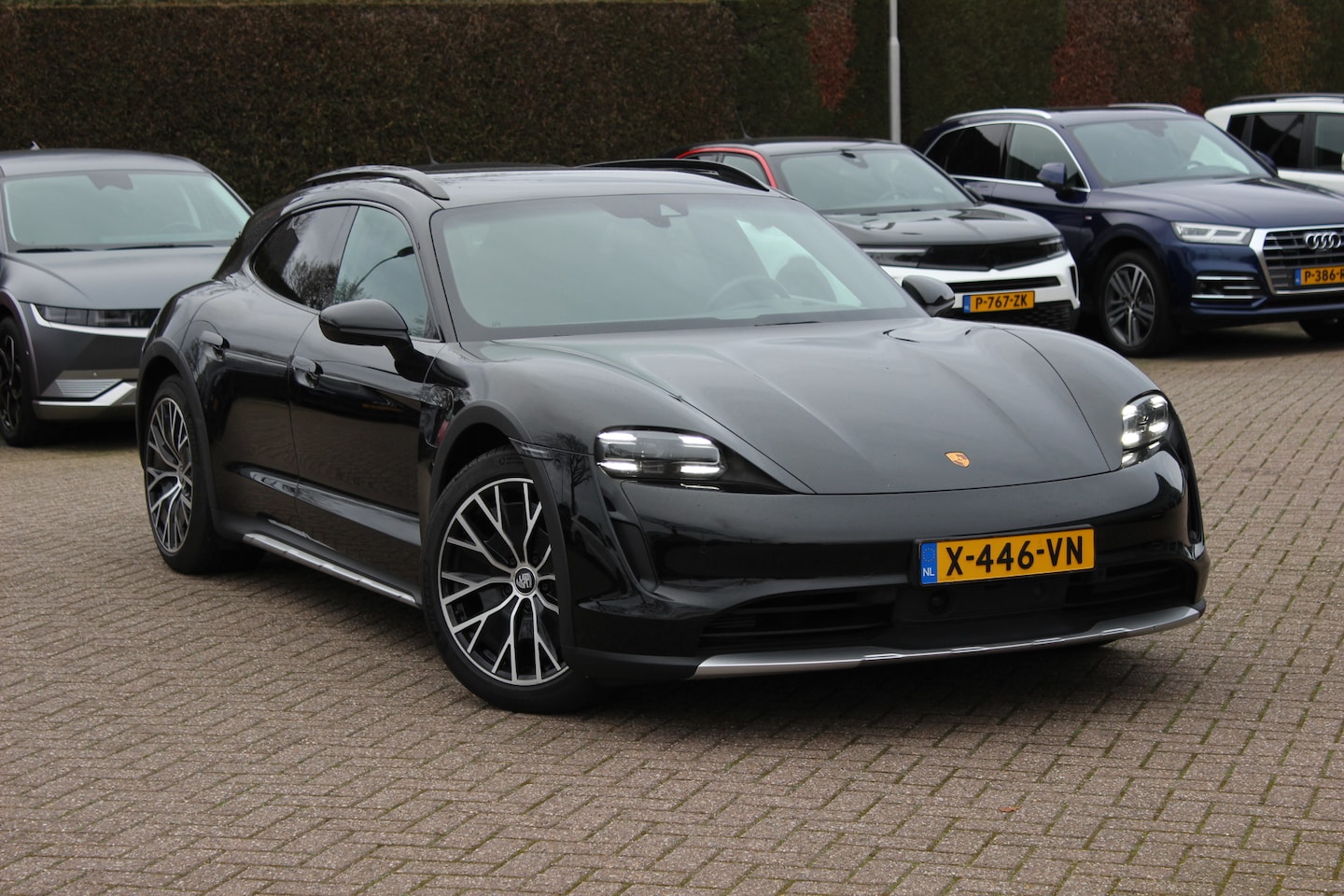 Porsche Taycan Cross Turismo - 4 93 kWh / Panoramadak / Camera / Passenger Display / Nachtzicht / 20'' / Bose / Stuur+Sto - AutoWereld.nl