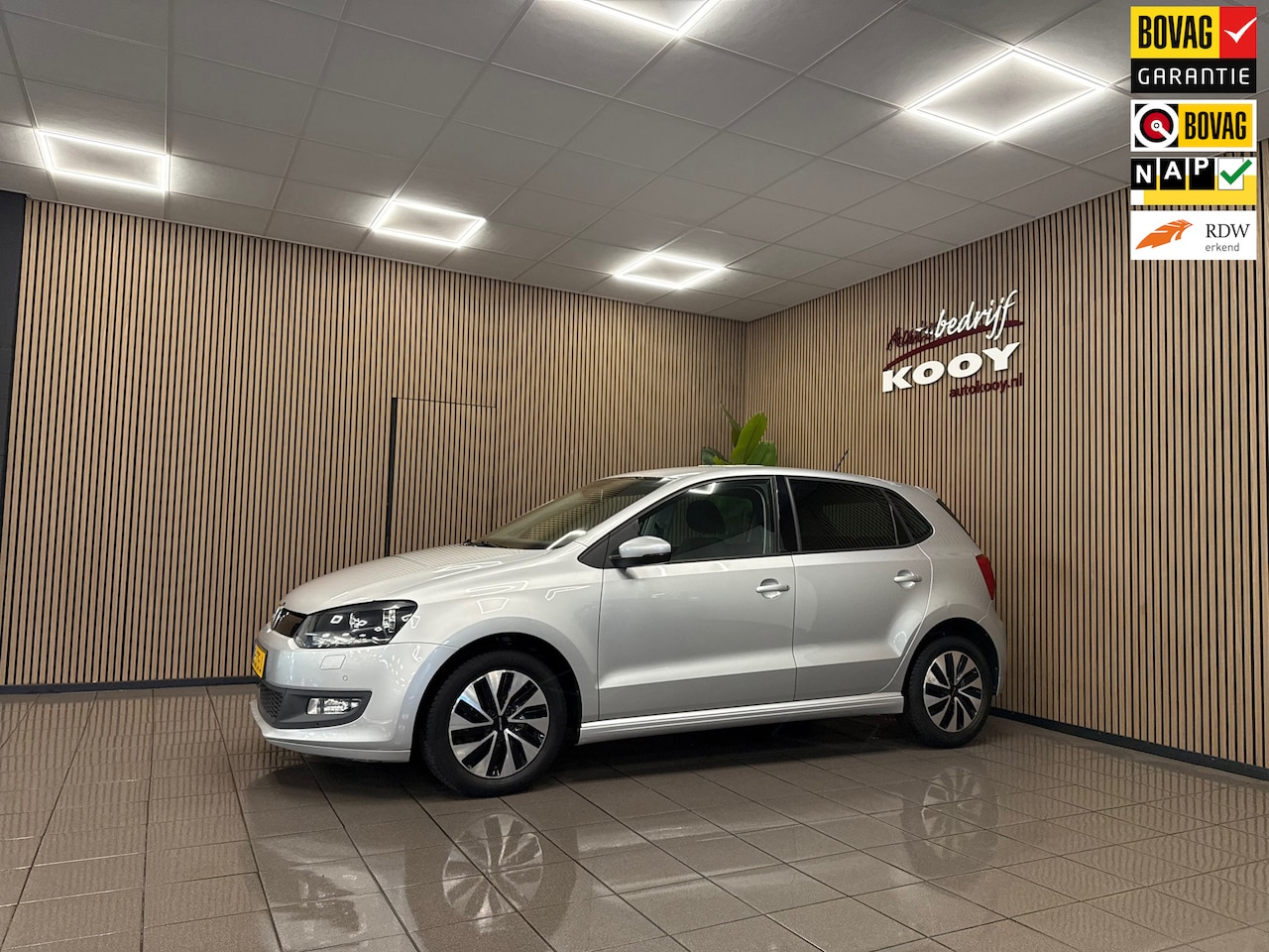Volkswagen Polo - 1.0 Bluemotion Edition * Automaat / Navigatie / Parkeersensoren / NL Auto * - AutoWereld.nl