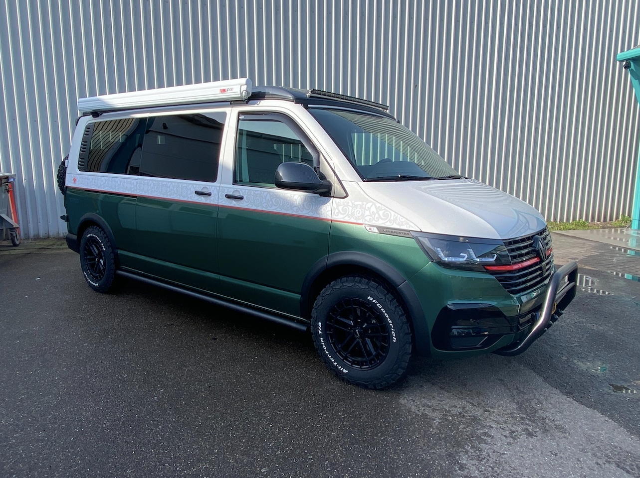 Volkswagen T6 - Stoere VW Transporter Camper T6.1 / 2.0 TDI / bj. 2021 (Euro 6) - AutoWereld.nl
