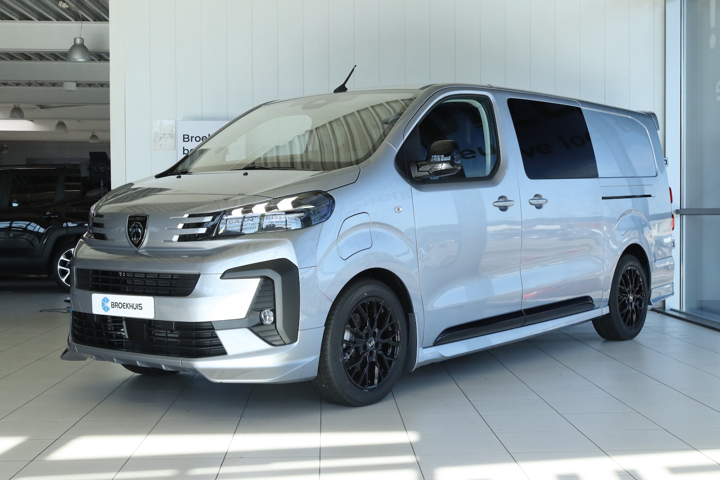 Peugeot e-Expert - EV L3 DC 75 kWh STX SPECIAL EDITION | LED | Stuur+Stoelverwarming | Betimmering | Leder | - AutoWereld.nl