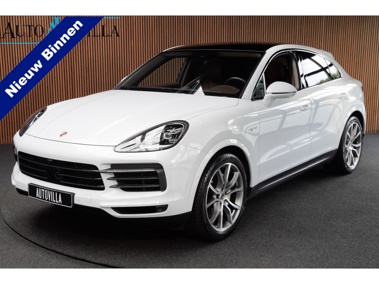 Porsche Cayenne Coupé - 3.0 E-Hybrid Pano Camera SportChrono Leer Navi Elektr. bedienbare achterklep PDC LM velgen - AutoWereld.nl