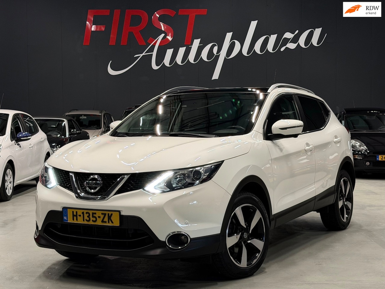Nissan Qashqai - 1.2 Connect Edition AUTOMAAT NAVI/PANO/360 CAMERA/ACC/PDC - AutoWereld.nl