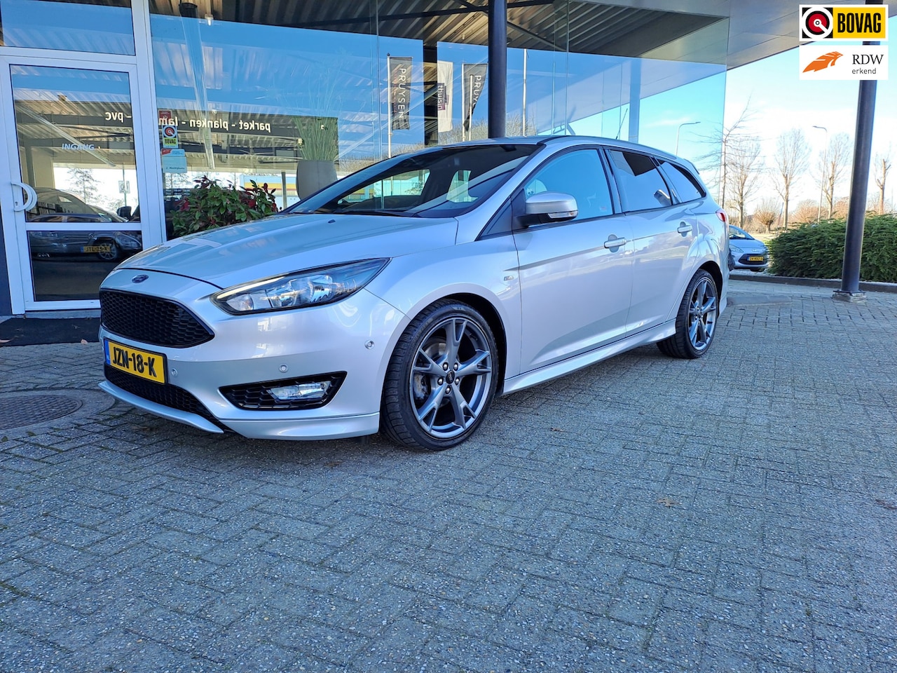 Ford Focus Wagon - 1.0 EcoBoost ST Line NIEUWSTAAT - AutoWereld.nl