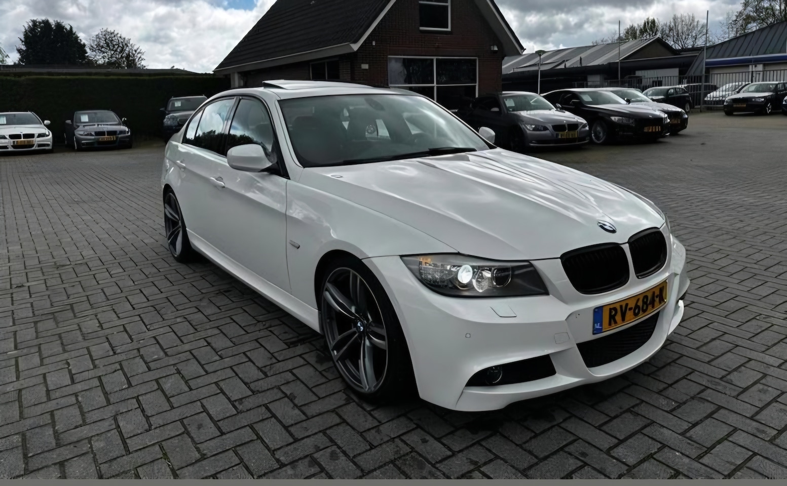 BMW 3-serie - 318i Business Line M Sport - AutoWereld.nl