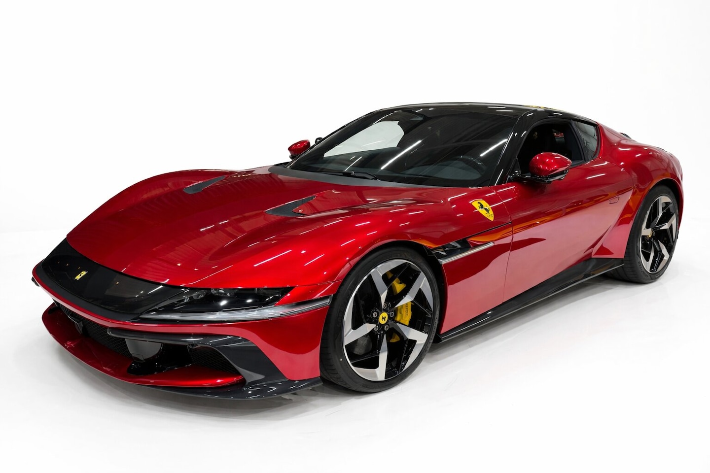 Ferrari 12Cilindri - 6.5 V12 6.5 V12, Rosso Magma, Painted Shields, Full Carbon Int + Ext, Pano - AutoWereld.nl