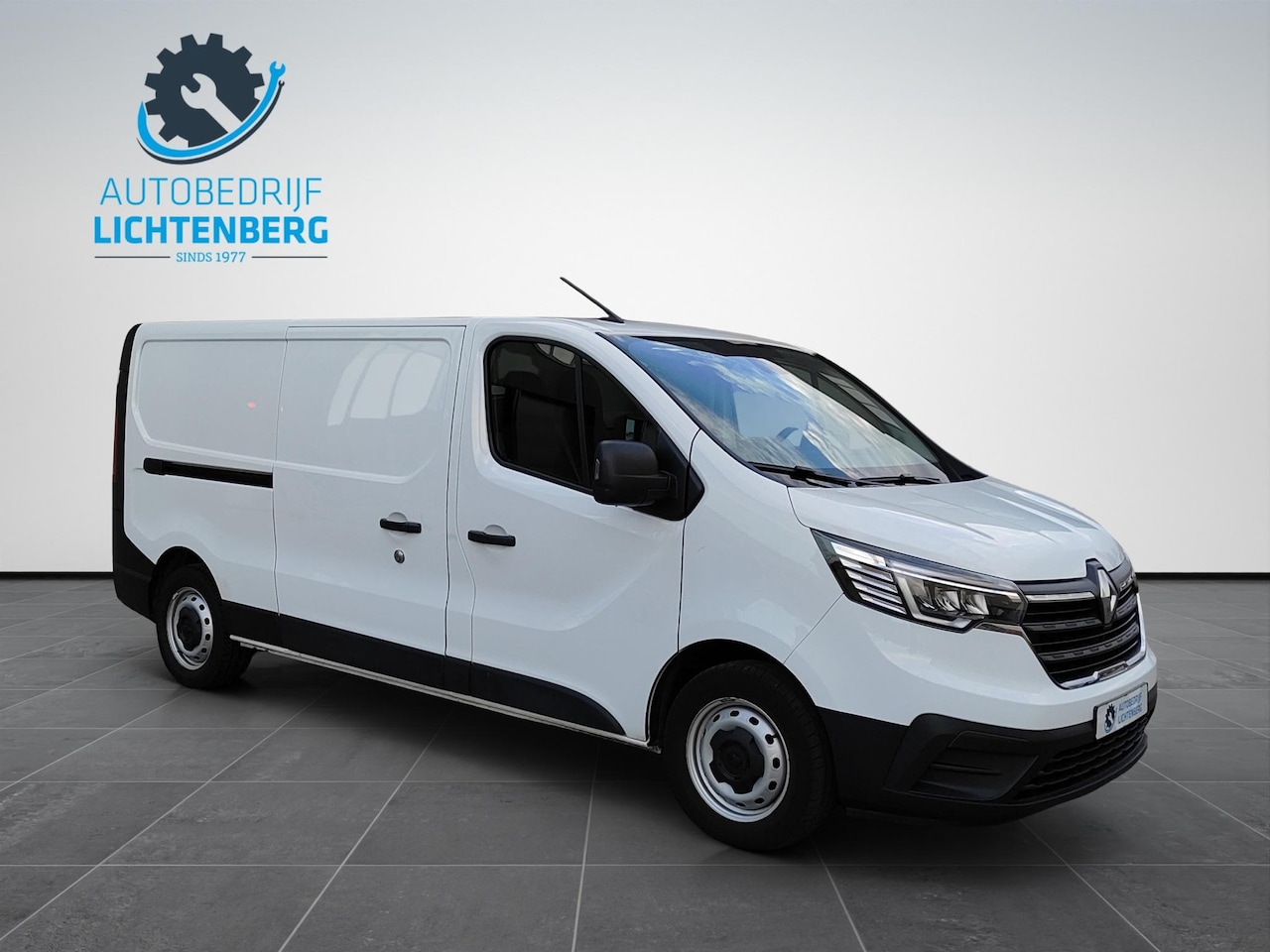 Renault Trafic - Blue dCi 110 L2H1 Komfort Stoelverwarming / Parkeersensoren / Sortimo systeem - AutoWereld.nl