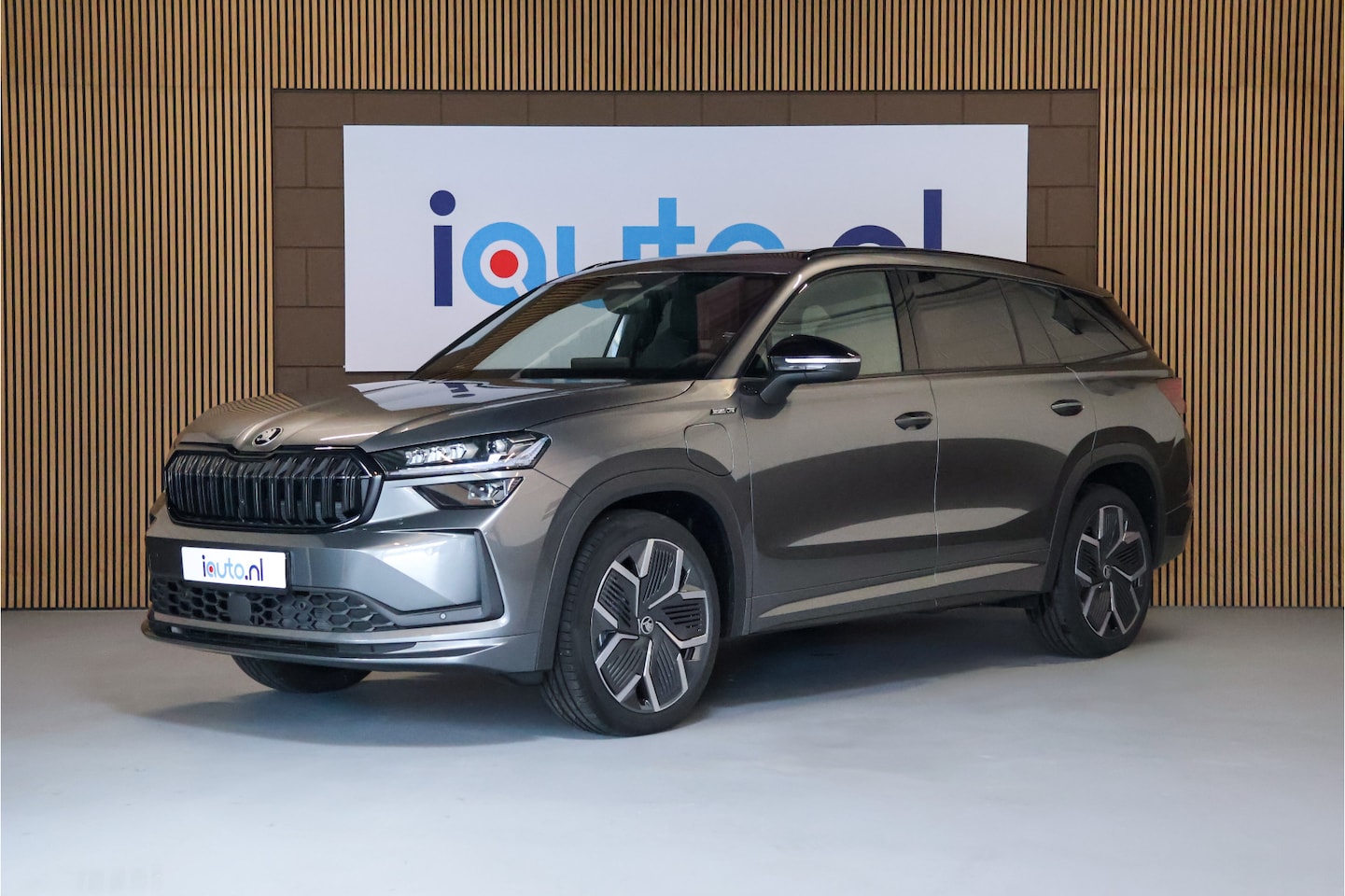 Skoda Kodiaq - iV 1.5 TSI PHEV Sportline Pano/Matrix LED/ACC/Keyless/Camera/20"/Elek. stoel+mem/Trekhaak - AutoWereld.nl