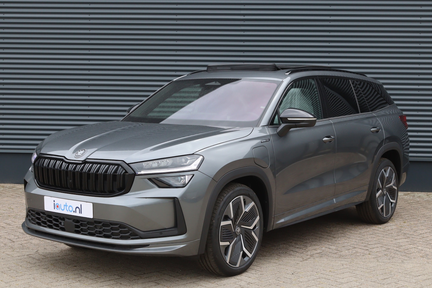 Skoda Kodiaq - iV 1.5 TSI PHEV Sportline Pano/Matrix LED/ACC/Keyless/Camera/20"/Elek. stoel+mem/Trekhaak - AutoWereld.nl