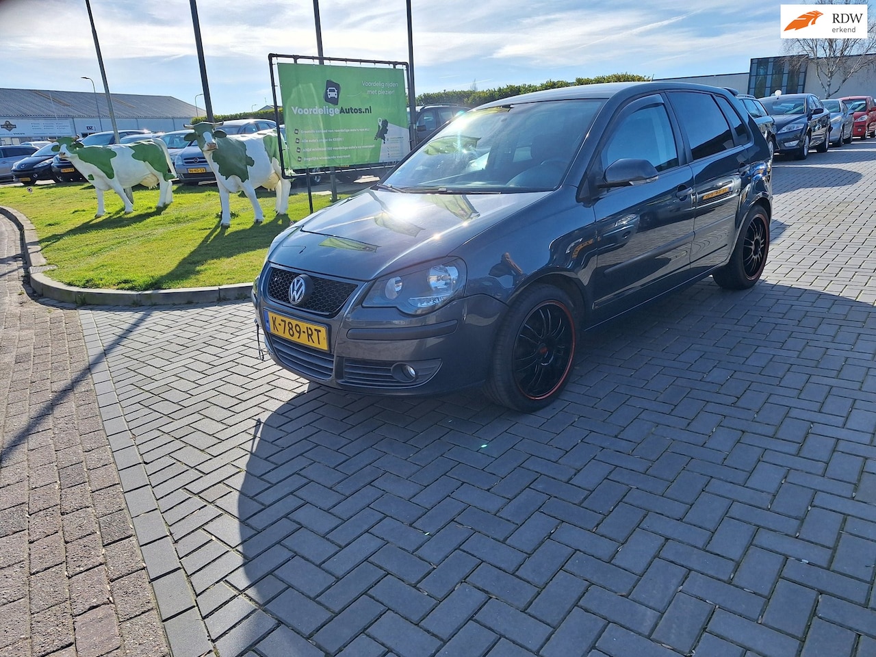 Volkswagen Polo - 1.4-16V Trendline / Sportieve uitvoering / APK fen 2027 - AutoWereld.nl