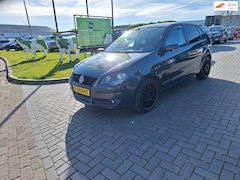 Volkswagen Polo - 1.4-16V Trendline / Sportieve uitvoering / APK fen 2027