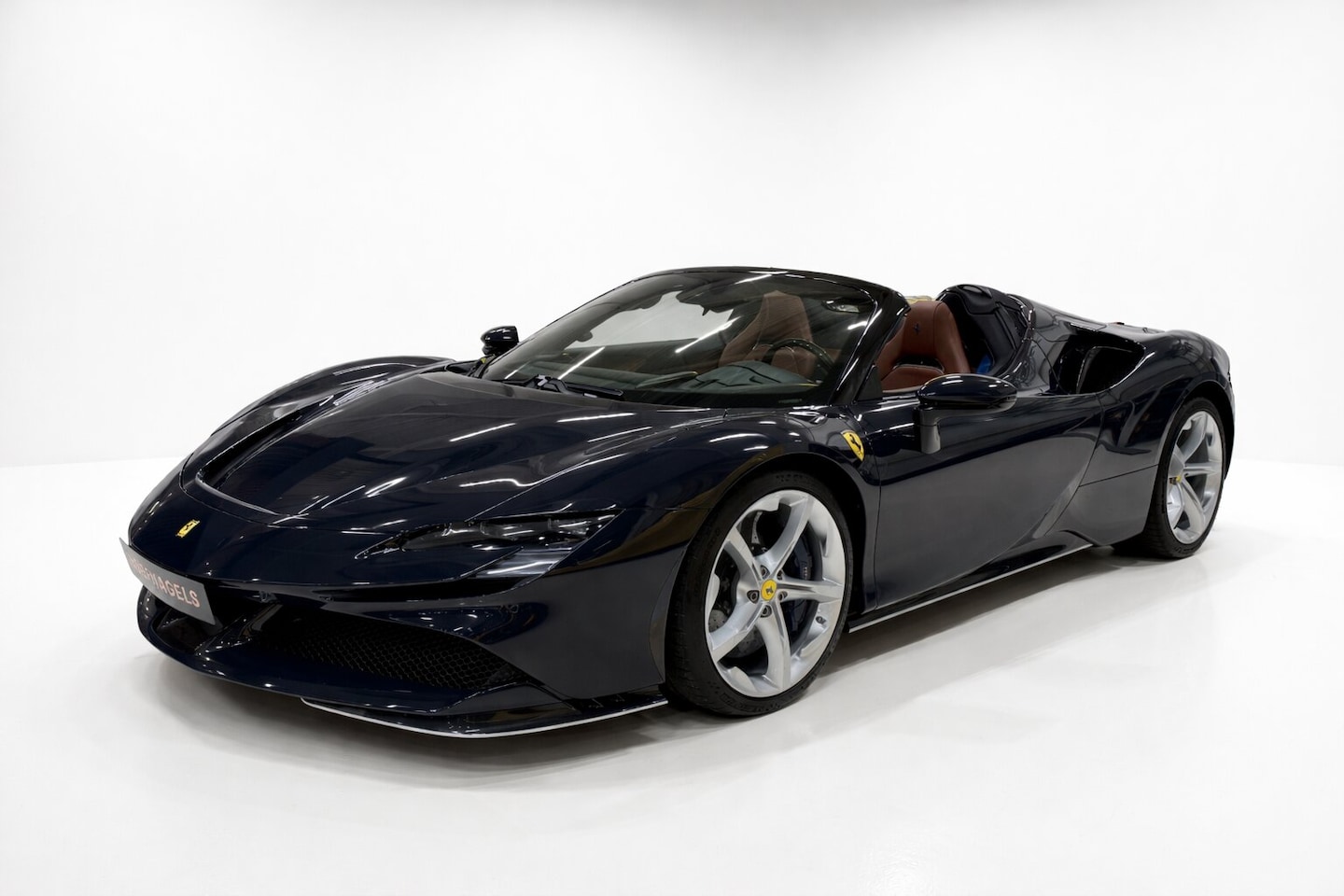 Ferrari SF90 Spider - 4.0 V8 Full Carbon in + ext, Carbon Wheels, Dreamlines - AutoWereld.nl
