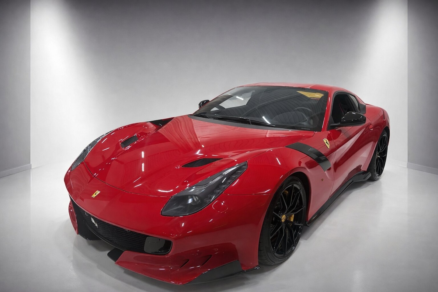 Ferrari F12 - 6.3 TDF HELE 6.3 TDF HELE, Atelier, full Carbon, full service history, Classiche certified - AutoWereld.nl
