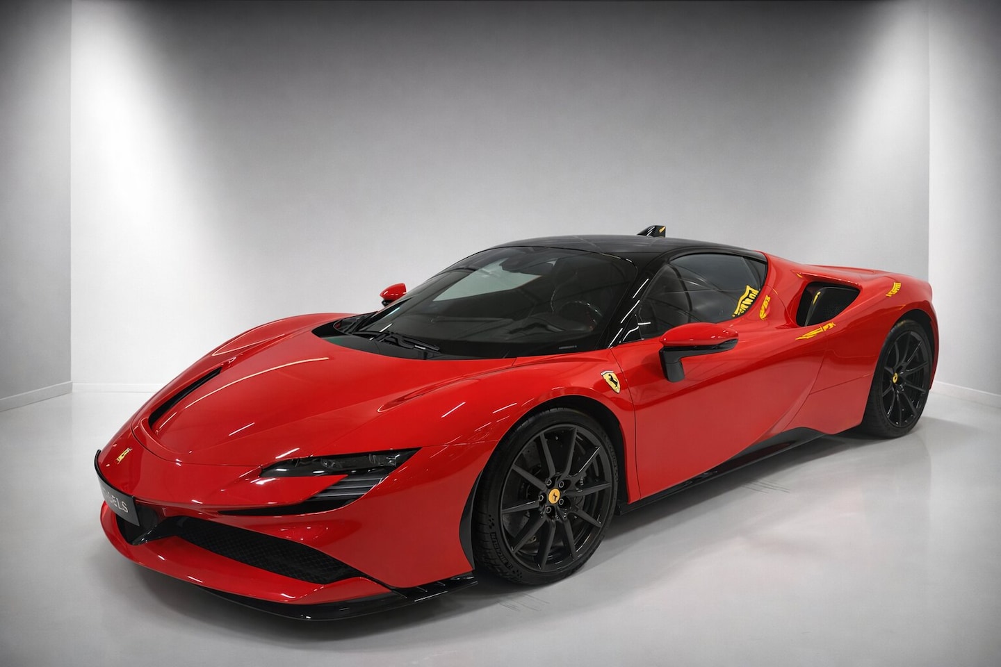 Ferrari SF90 Stradale - 4.0 V8 Full Carbon int + ext, Carbon Wheels, Lift, Extended warranty - AutoWereld.nl