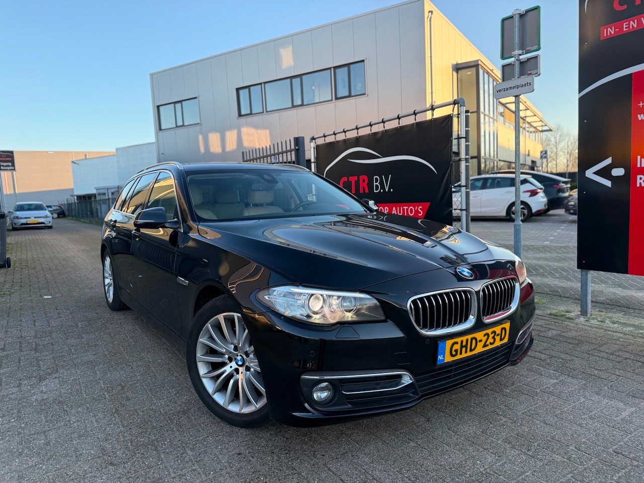 BMW 5-serie Touring - 520d 190PK (bj 2015) Sport Edition HuD|XENON|LEER|HARMAN/KARDON! - AutoWereld.nl